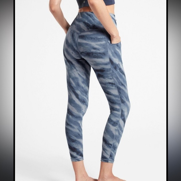 Athleta Pants - Athleta Salutation II Navy Printed Stash Pocket Tight M Leggings